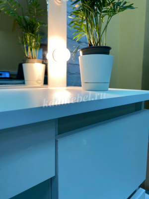 Косметический стол с подсветкой Сура (Белый)