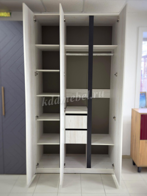 Шкаф распашной Дели-3 3-х створчатый (Винтерберг/Черный)