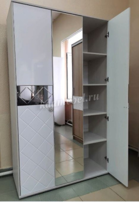 Шкаф распашной Сальма 3-х створчатый ШК-023 (Анкор светлый/Белый глянец)